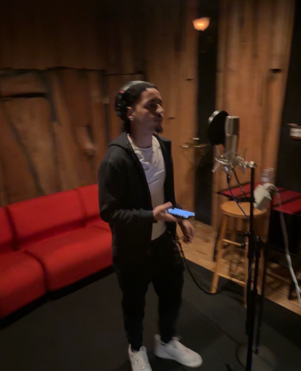 i2tone — in the recording booth